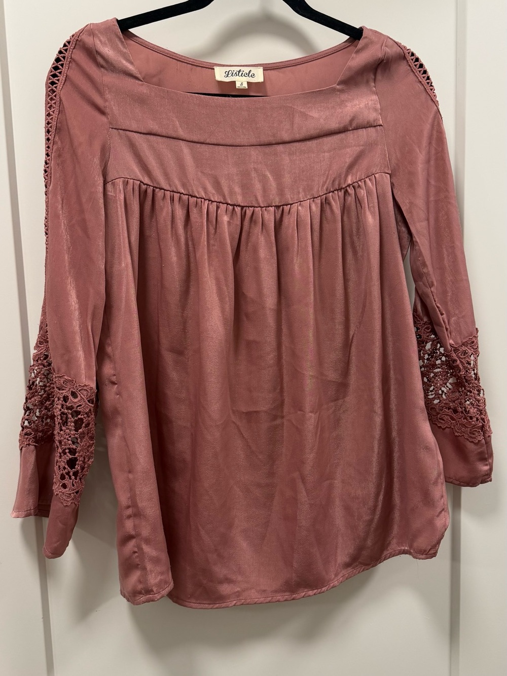 Listicle Women's Dusty Rose Lace-Sleeve Blouse